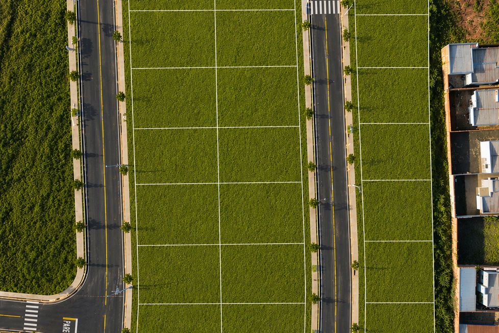 Vista aérea das ruas e dos lotes do Residencial Lourenção II